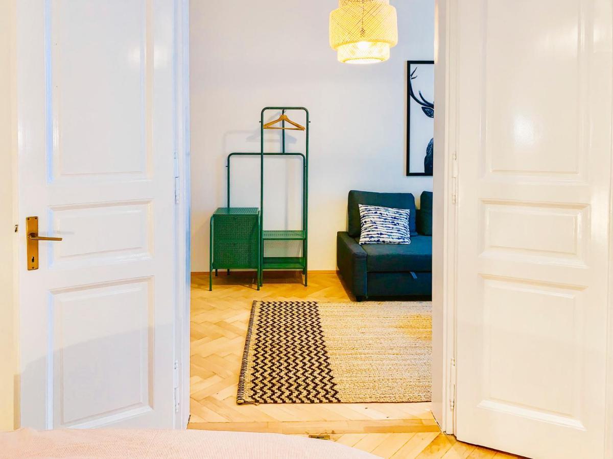 Contemporary City Apartment - By Nahuen Suites กราซ ภายนอก รูปภาพ